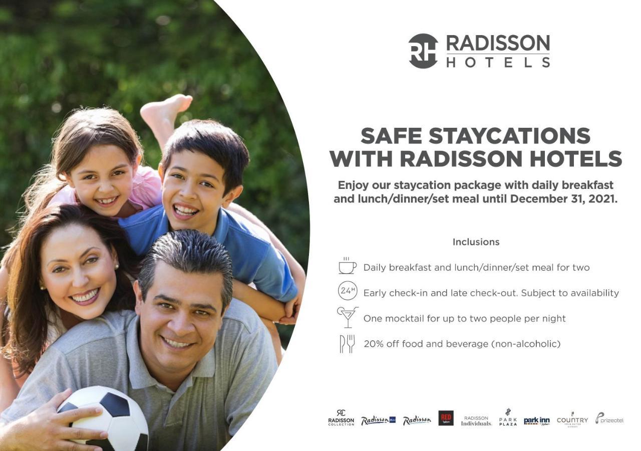 Radisson Blu Hotel, Greater Noida Ngoại thất bức ảnh A Radisson Hotels advertisement