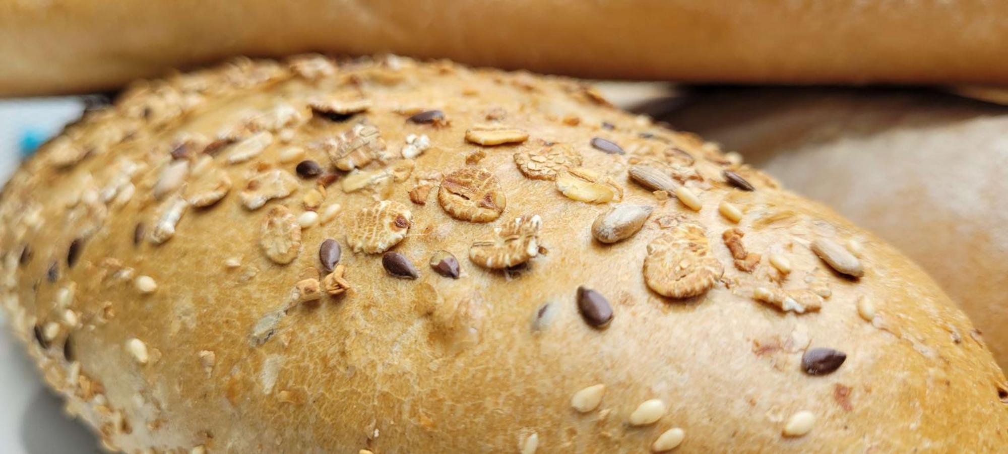 Radisson Blu Hotel, Greater Noida Ngoại thất bức ảnh Sesame seeds on bread