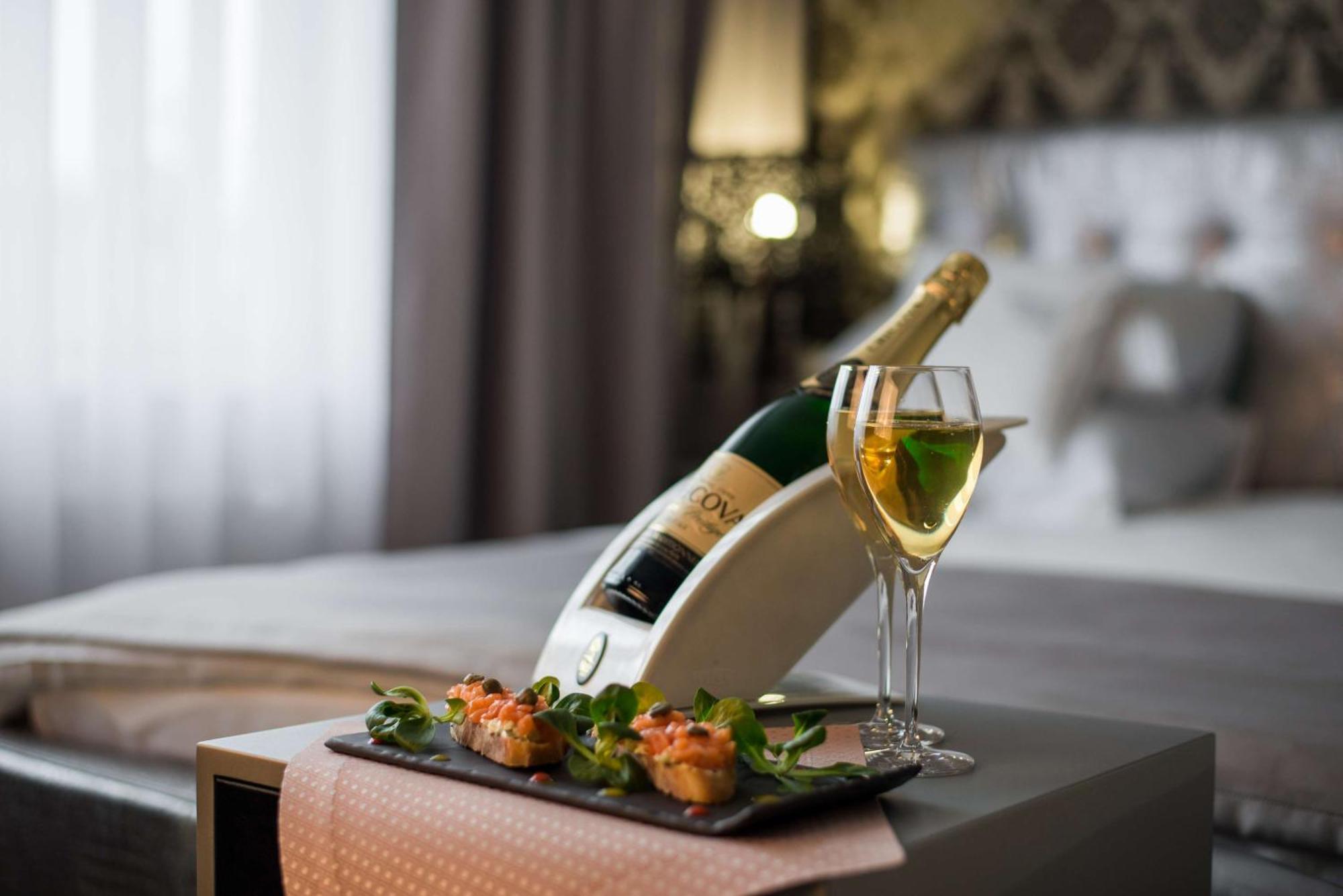Radisson Blu Hotel, Greater Noida Ngoại thất bức ảnh