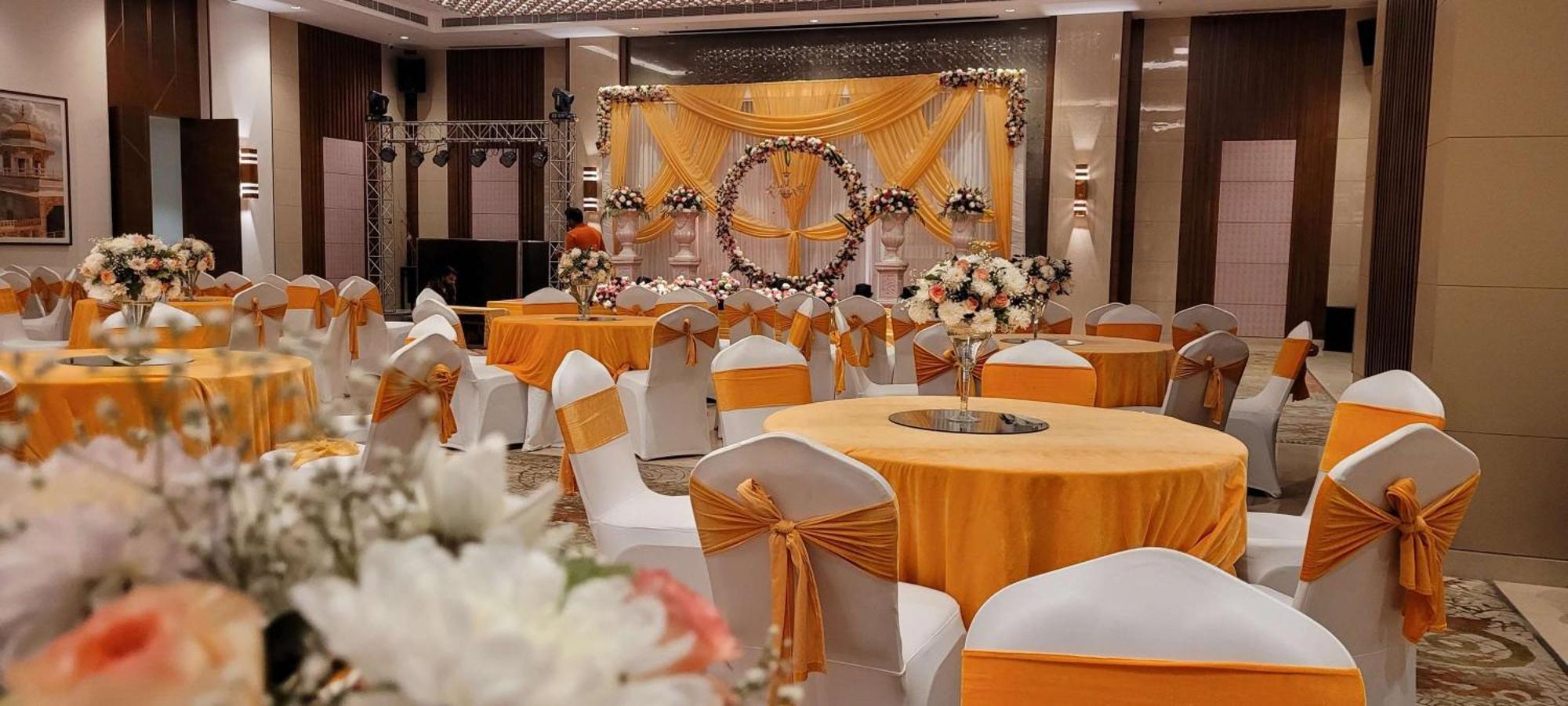 Radisson Blu Hotel, Greater Noida Ngoại thất bức ảnh A wedding reception at a hotel in India