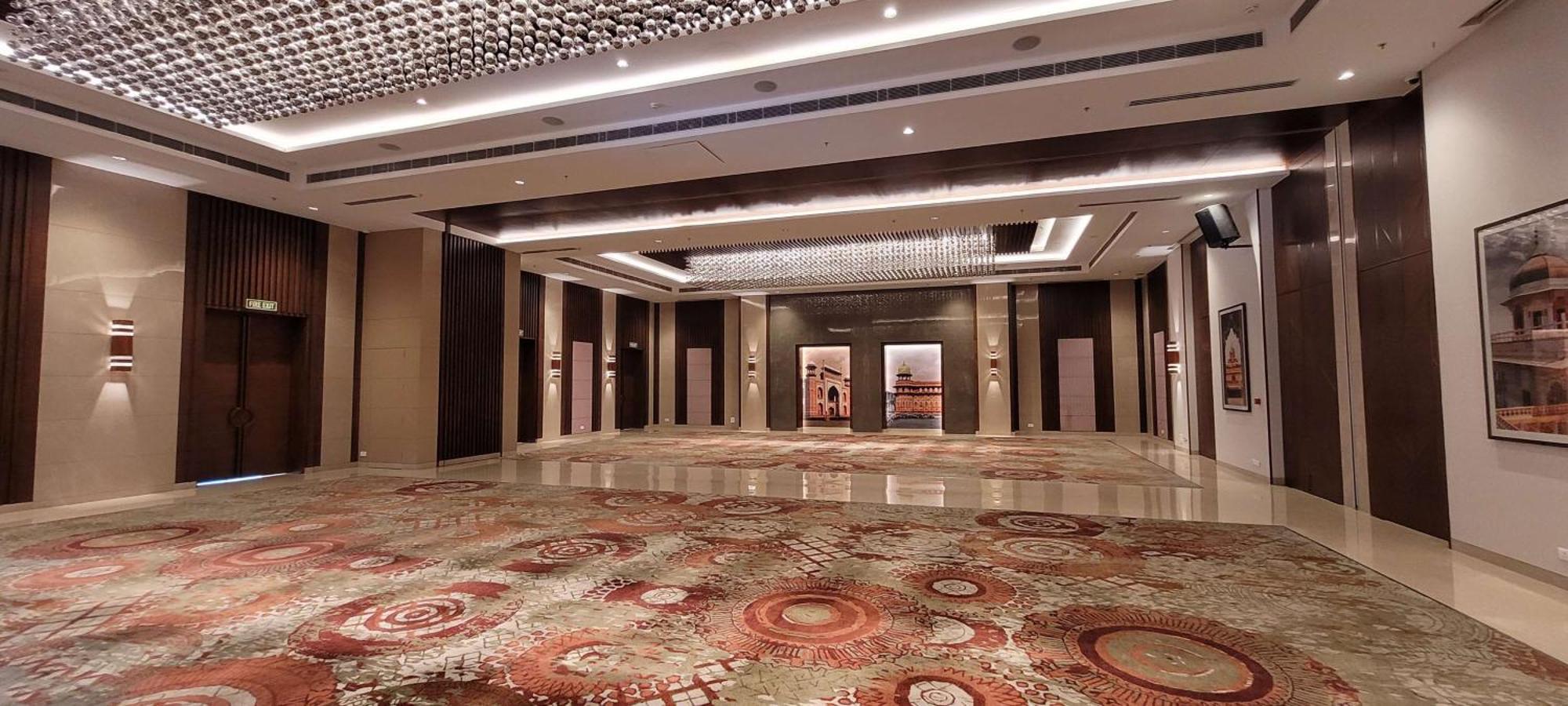Radisson Blu Hotel, Greater Noida Ngoại thất bức ảnh The lobby of the hotel