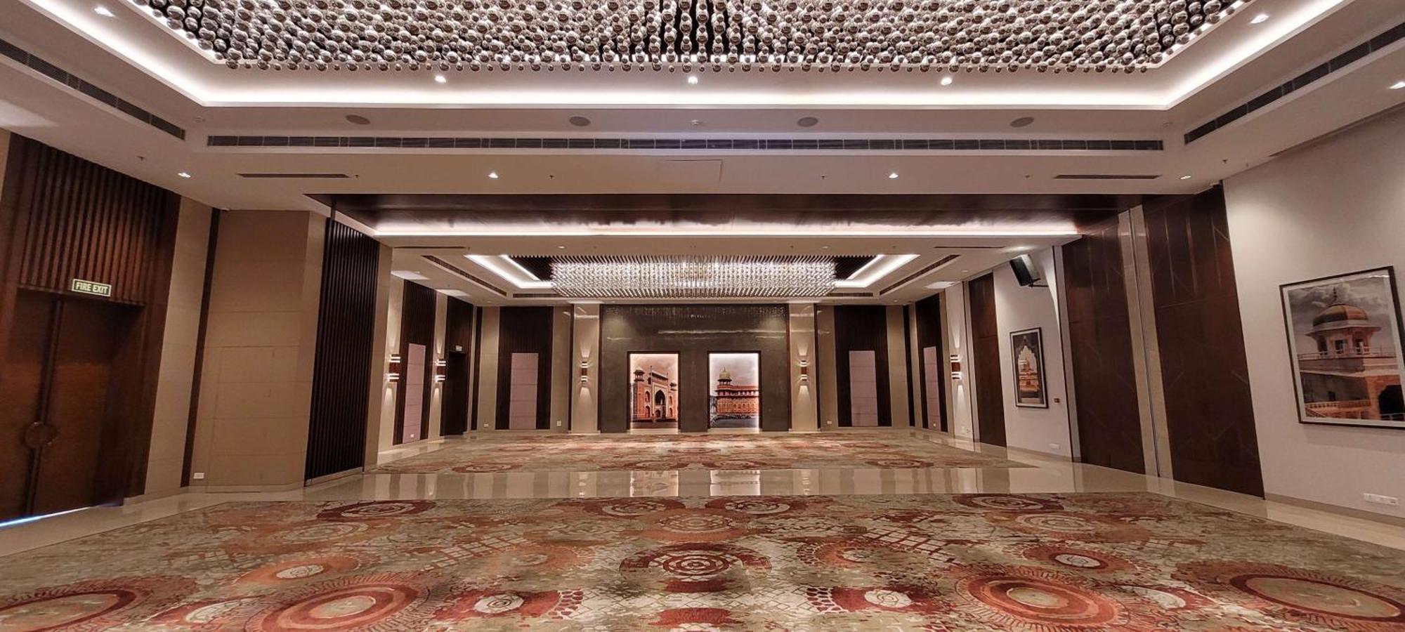 Radisson Blu Hotel, Greater Noida Ngoại thất bức ảnh The lobby of the hotel