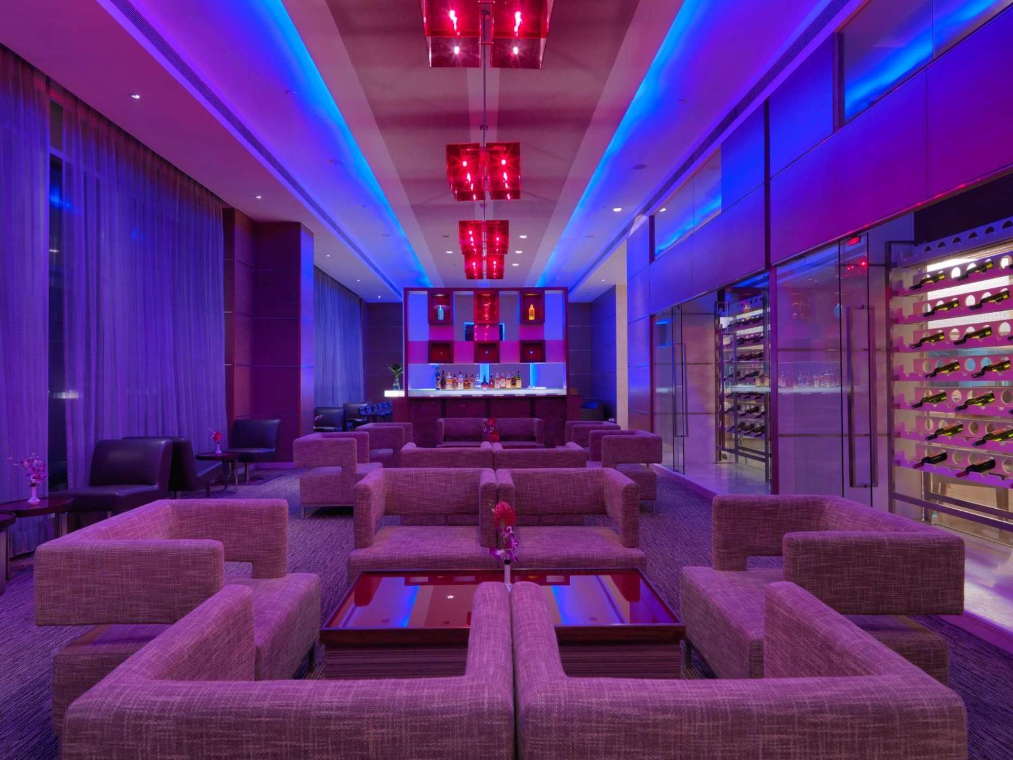 Radisson Blu Hotel, Greater Noida Ngoại thất bức ảnh The bar at the 101 lounge