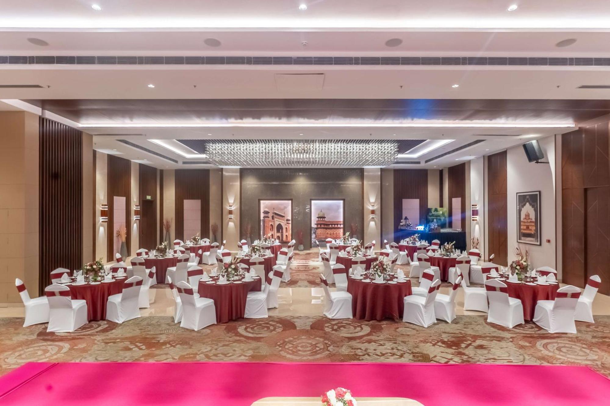 Radisson Blu Hotel, Greater Noida Ngoại thất bức ảnh The Grand Ballroom