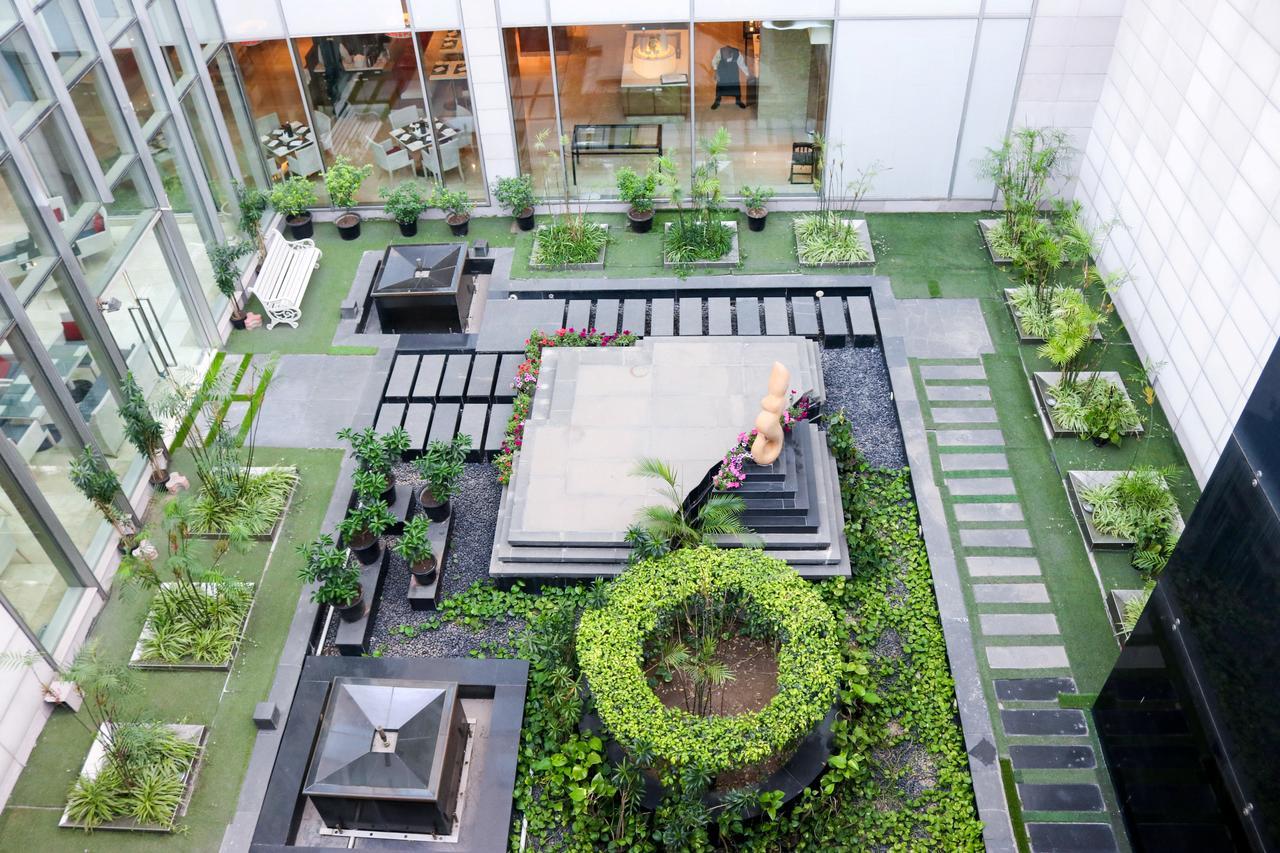 Radisson Blu Hotel, Greater Noida Ngoại thất bức ảnh The courtyard of the hotel