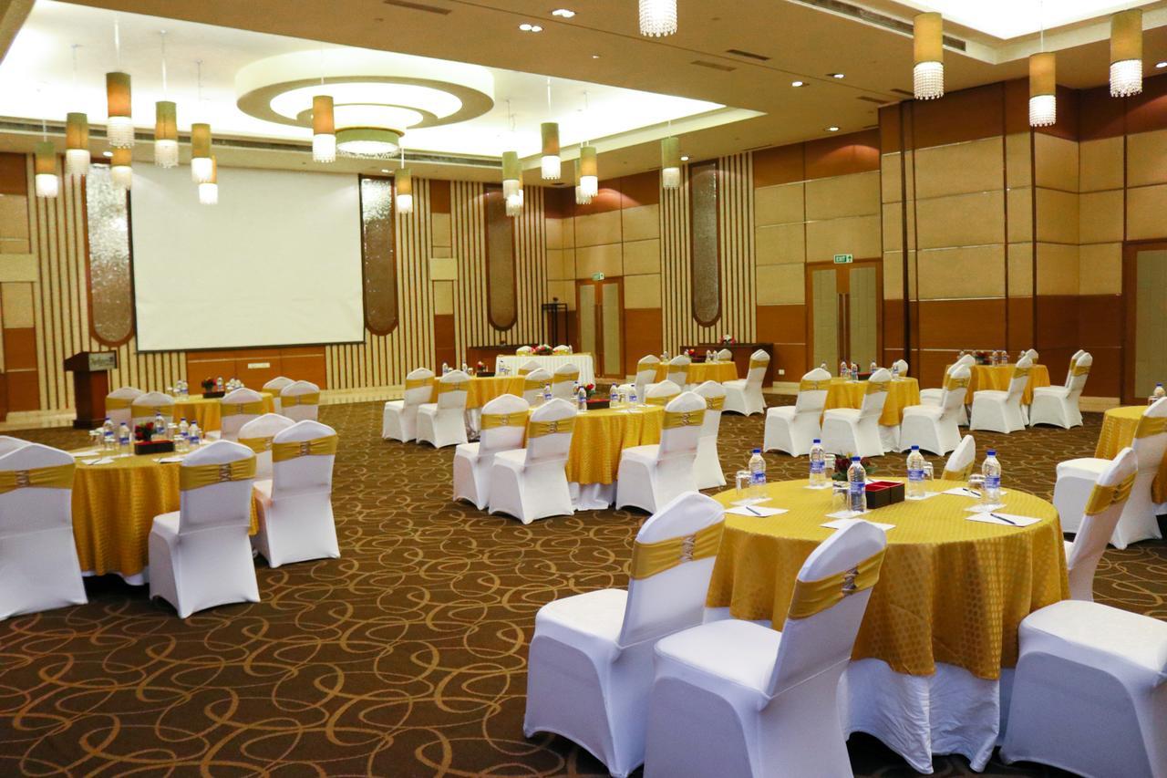 Radisson Blu Hotel, Greater Noida Ngoại thất bức ảnh A typical conference room