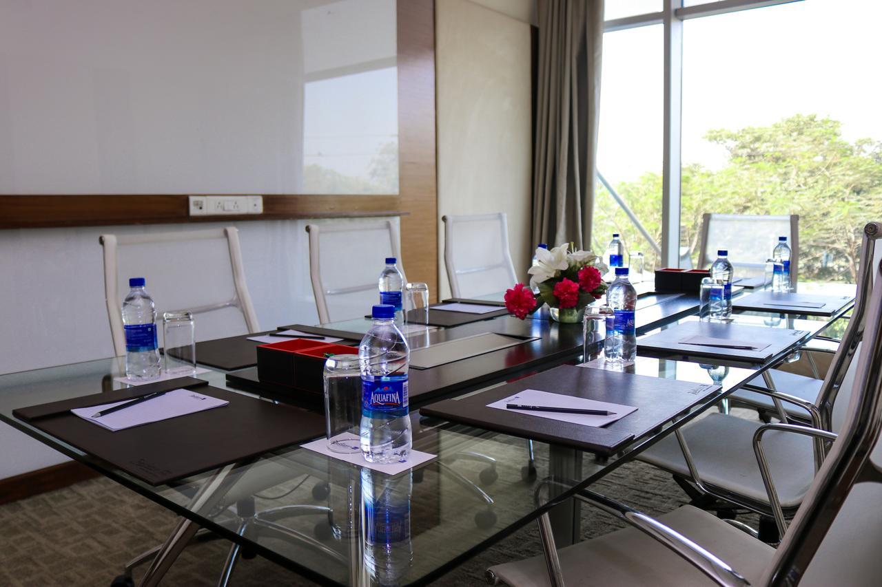Radisson Blu Hotel, Greater Noida Ngoại thất bức ảnh Meeting room at the hotel