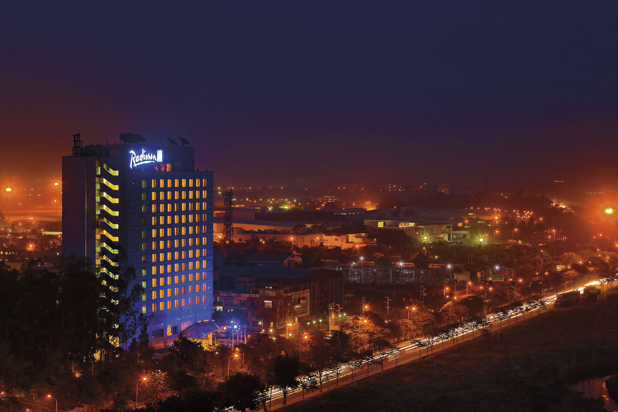 Radisson Blu Hotel, Greater Noida Ngoại thất bức ảnh Park Inn, Casablanca